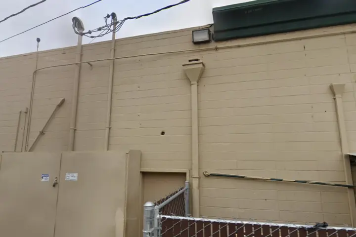 Metro by T-Mobile 2531 E Whitmore Ave,