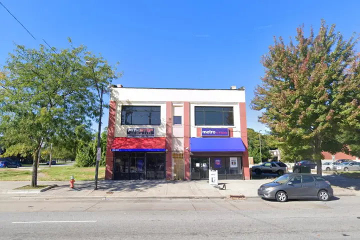 Metro by T-Mobile 2537 E. 55th St.