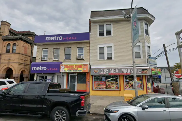 Metro by T-Mobile 267 Park Ave
