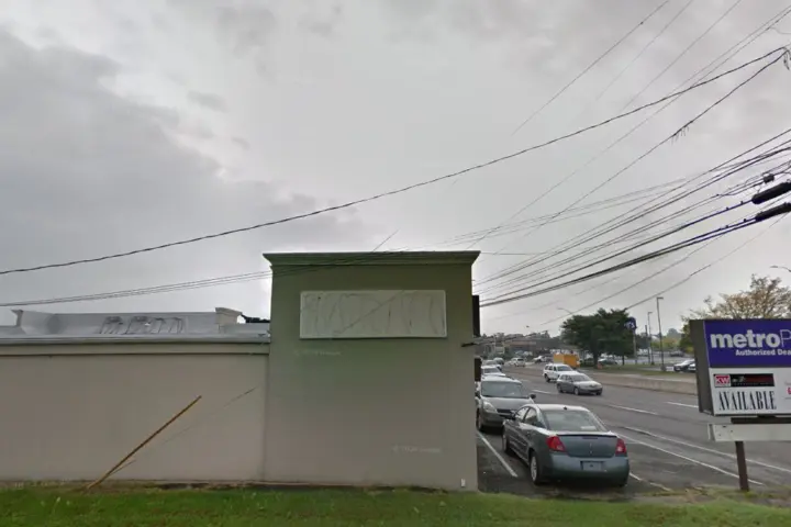 Metro by T-Mobile 2701 MacArthur Rd