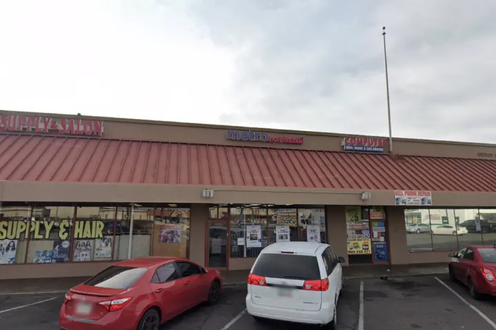 Metro by T-Mobile 2723 W Camelback Rd