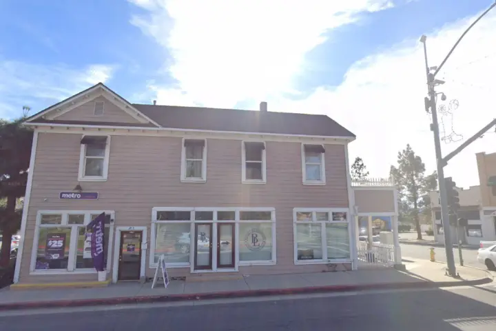 Metro by T-Mobile 28 E Ramsey St
