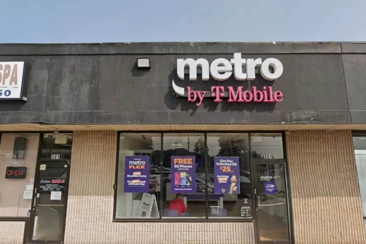 Metro by T-Mobile 301 W Baltimore Ave