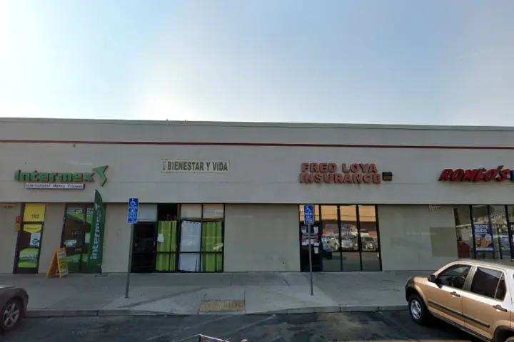 Metro by T-Mobile 3120 E Tulare St