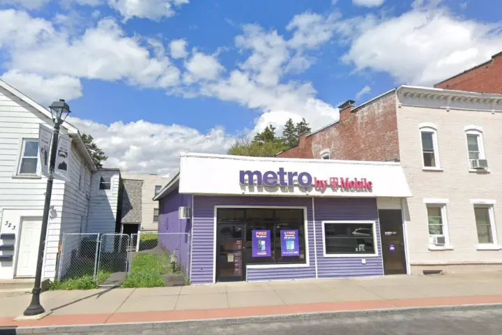 Metro by T-Mobile 319 19th St