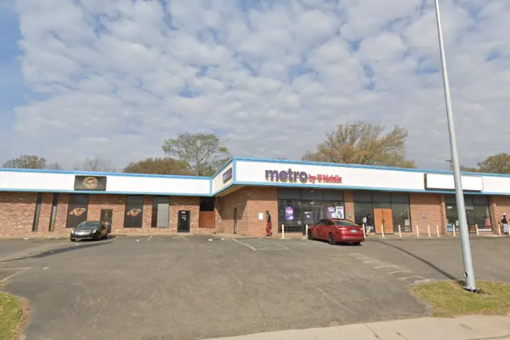 Metro by T-Mobile 3247 S 3rd St