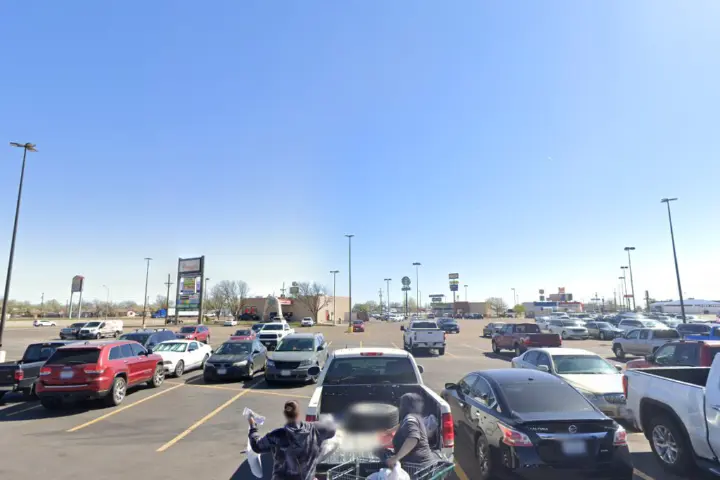 Metro by T-Mobile 3300 Interstate 40 Access Rd.