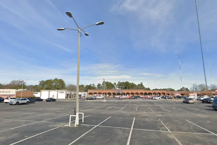 Metro by T-Mobile 3308 Bragg Blvd