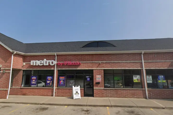 Metro by T-Mobile 33940 Van Born Rd
