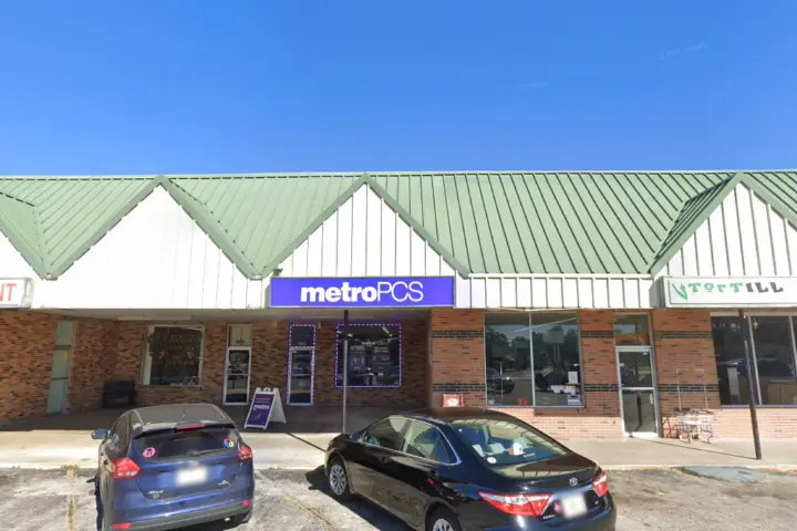 Metro by T-Mobile 3408 W Baker St