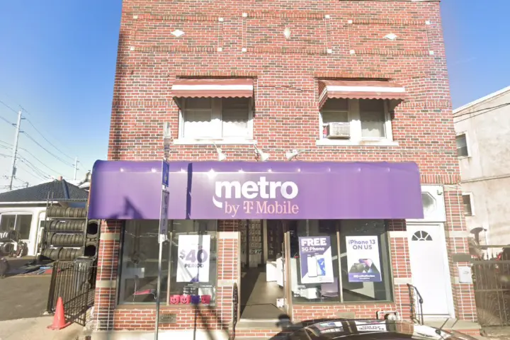 Metro by T-Mobile 35 Franklin St