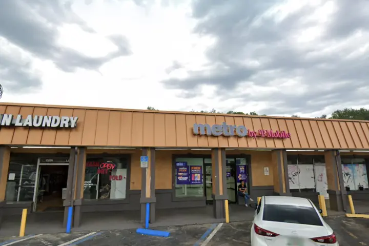 Metro by T-Mobile 3621 Emerson St