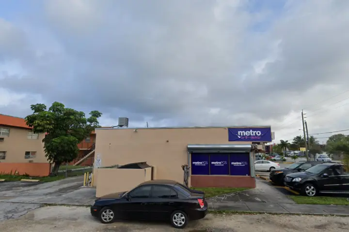 Metro by T-Mobile 3700 Palm Ave