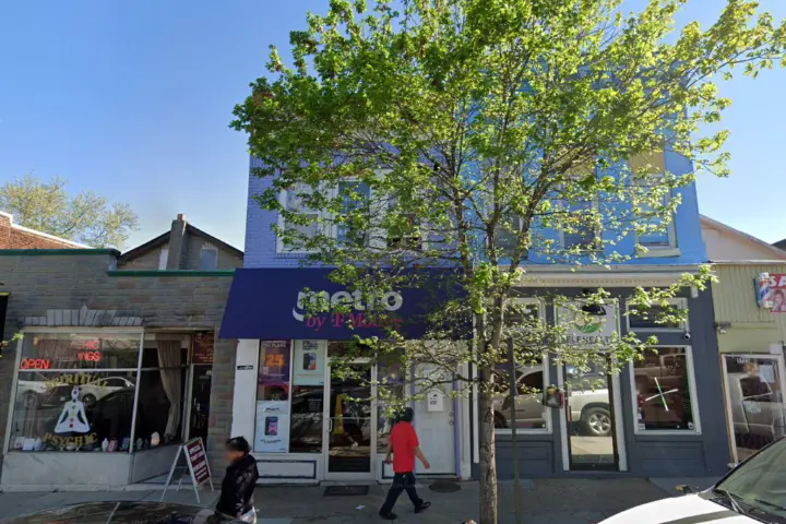 Metro by T-Mobile 3729 Eastern Ave