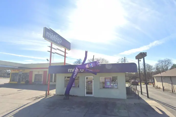 Metro by T-Mobile 4078 E Lancaster Ave