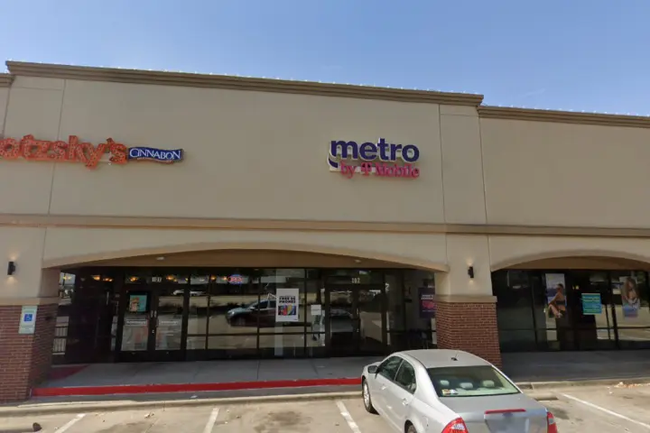 Metro by T-Mobile 450 E Round Grove Rd