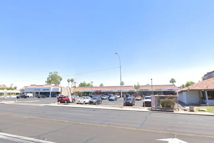 Metro by T-Mobile 4615 E Thomas Rd