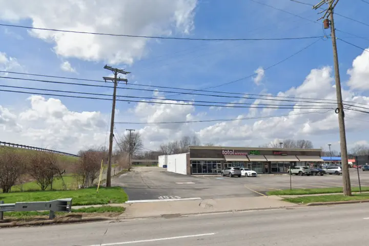 Metro by T-Mobile 466 Abbe Rd N