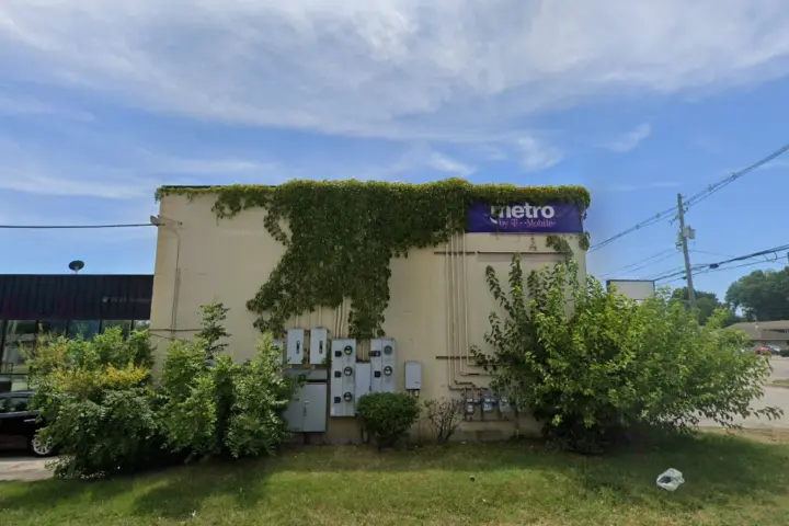 Metro by T-Mobile 4735 Dixie Hwy