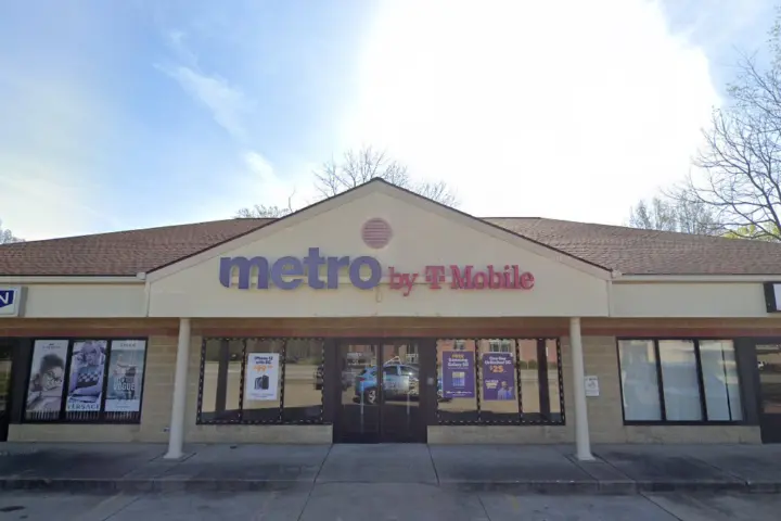 Metro by T-Mobile 477 Darrow Rd
