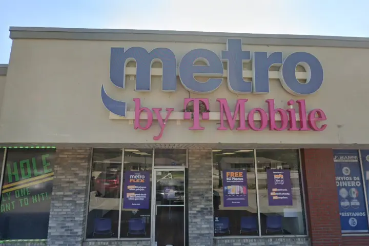 Metro by T-Mobile 4804 N MacArthur Blvd