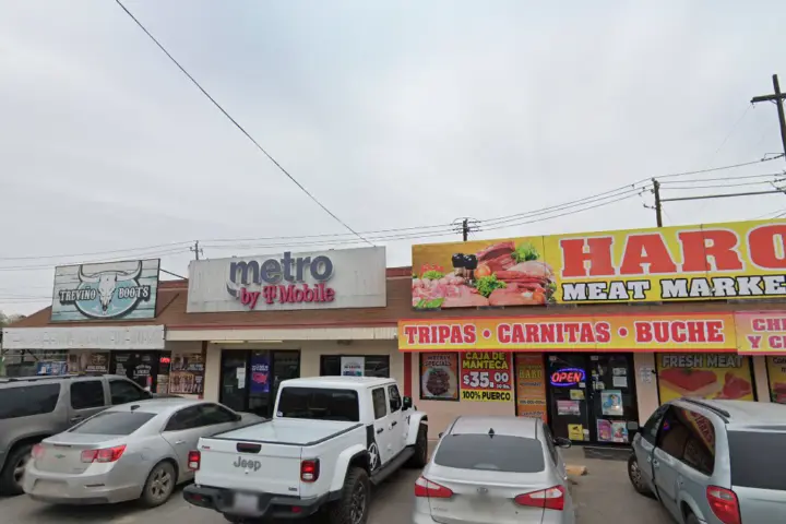 Metro by T-Mobile 506 E Frontage Rd