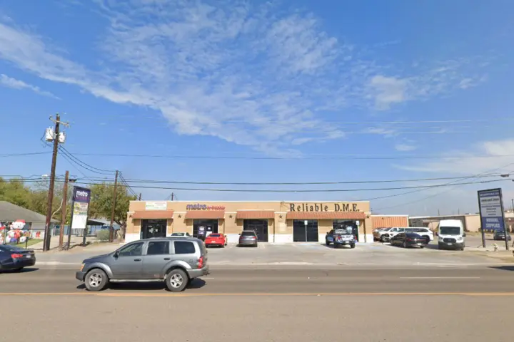 Metro by T-Mobile 5117 E US Highway 83