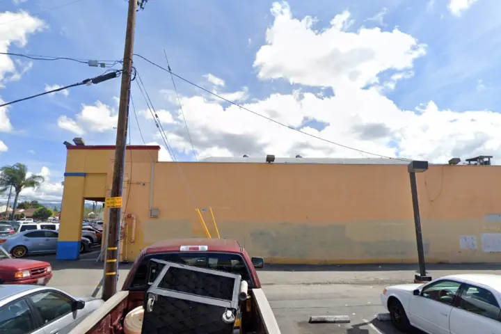 Metro by T-Mobile 517B McLaughlin Ave