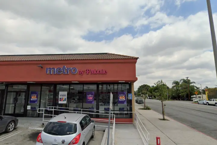 Metro by T-Mobile 5209 E Olympic Blvd