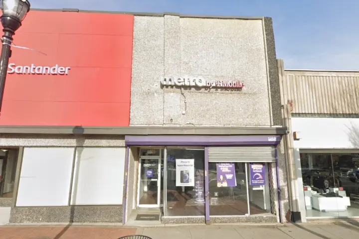 Metro by T-Mobile 552 Central Ave