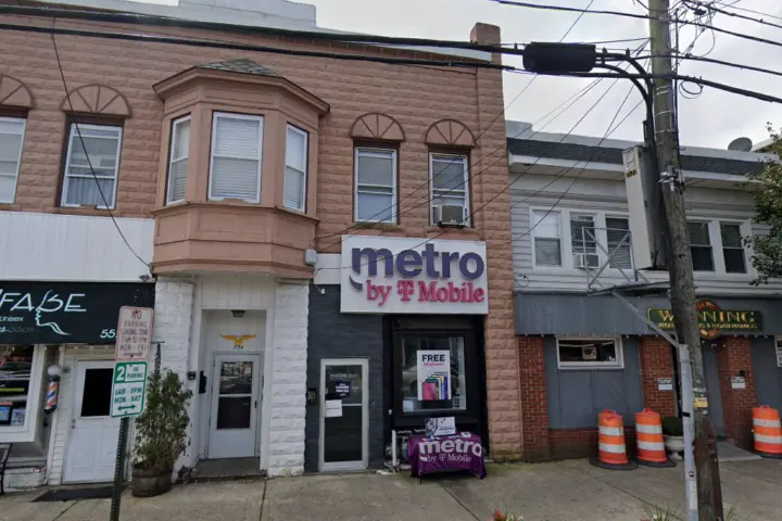Metro by T-Mobile 554 BROADWAY