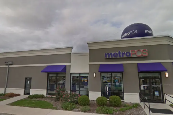 Metro by T-Mobile 555 Torrence Ave
