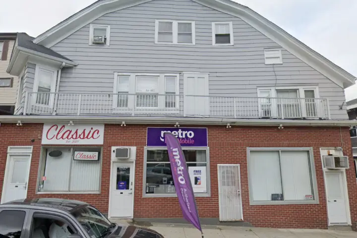 Metro by T-Mobile 570 N Main St
