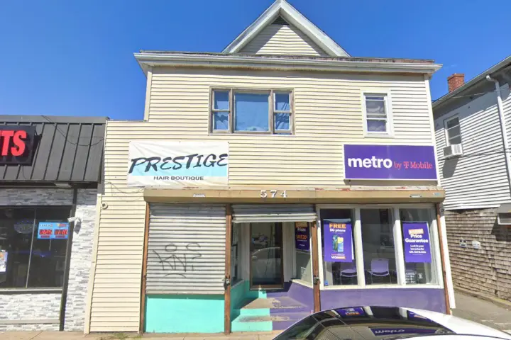 Metro by T-Mobile 574 N Main St