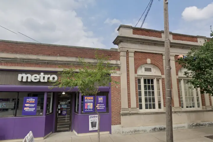 Metro by T-Mobile 5849 Hamilton Ave
