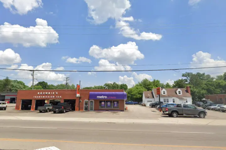 Metro by T-Mobile 5930 N Dixie Dr