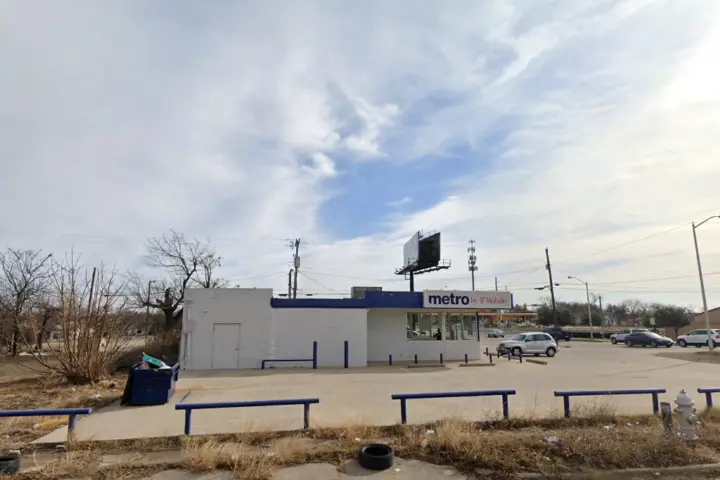 Metro by T-Mobile 601 E Allen Ave