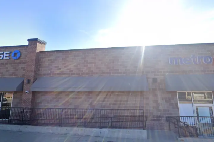 Metro by T-Mobile 6160 E Colfax Ave