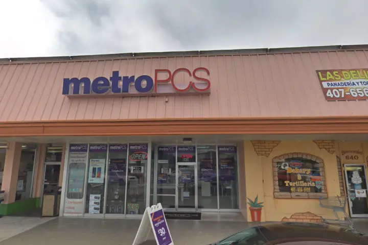 Metro by T-Mobile 642 S Dillard St