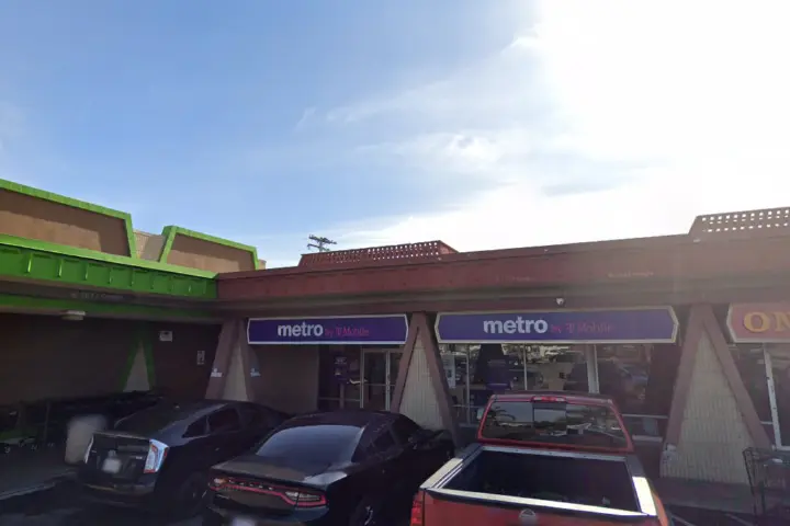 Metro by T-Mobile 648 E St