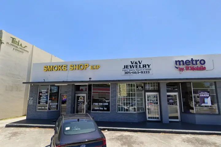 Metro by T-Mobile 6556 Bird Rd