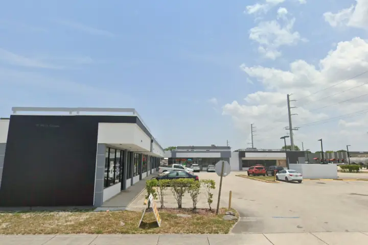 Metro by T-Mobile 6890 Powerline Rd