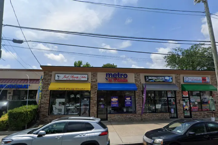 Metro by T-Mobile 690 Jerusalem Ave