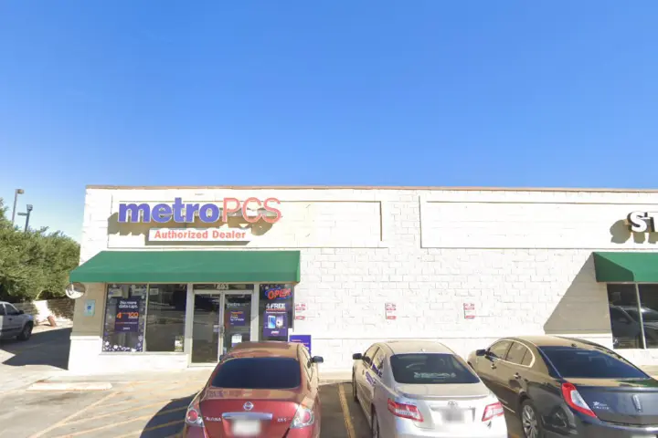 Metro by T-Mobile 693 S Walnut Ave