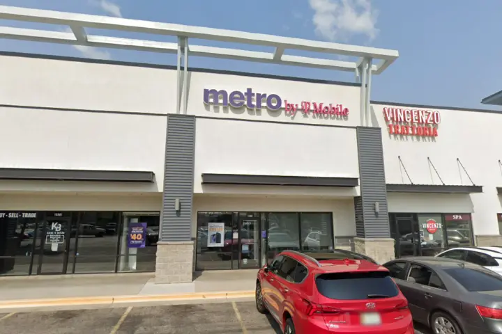 Metro by T-Mobile 6976 W State St