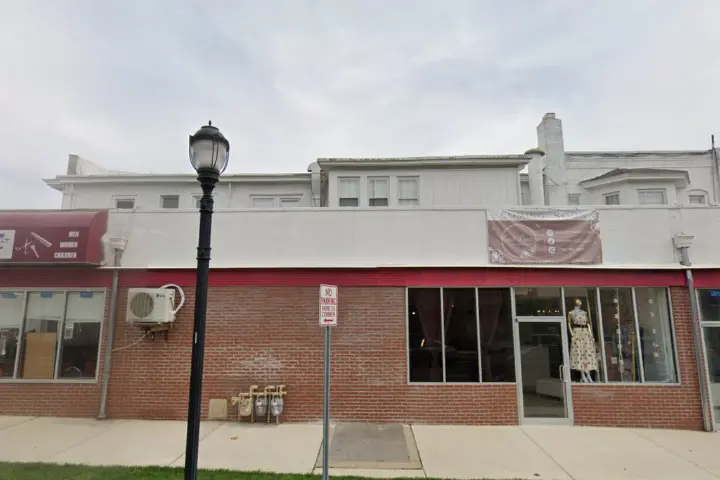 Metro by T-Mobile 703 E Landis Ave