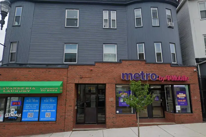 Metro by T-Mobile 717 Broadway