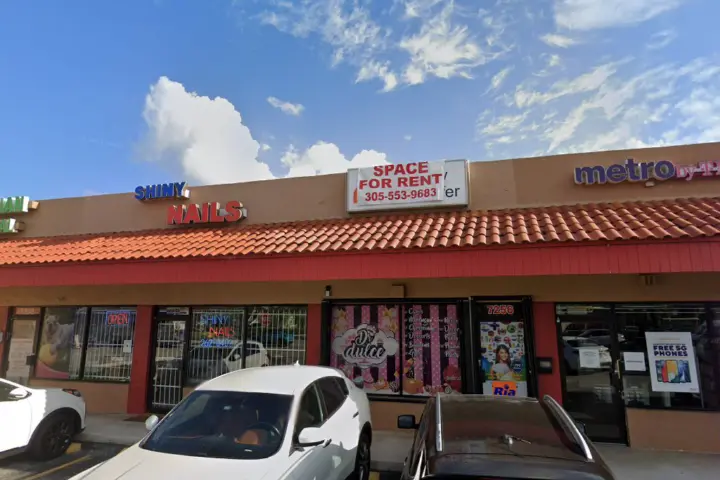 Metro by T-Mobile 7258 SW 8th St