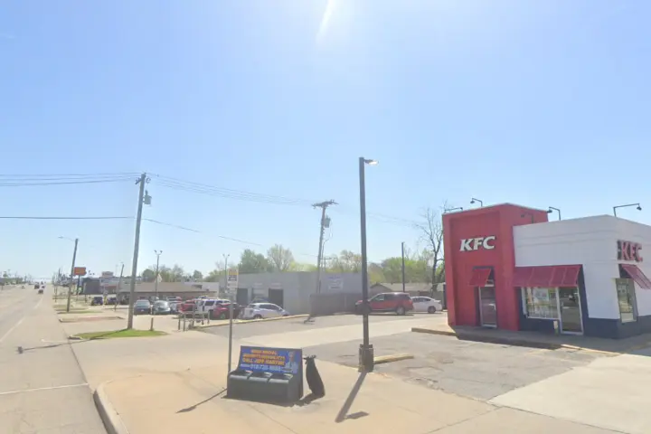 Metro by T-Mobile 7307 E Admiral Pl