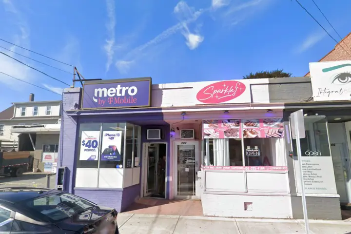 Metro by T-Mobile 742 Broad St